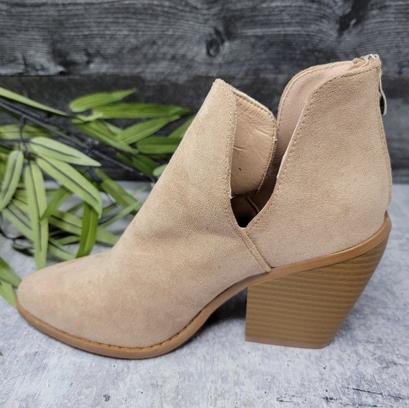 Yoki | Shoes | Yoki Dylan Duck Boots | Poshmark Yoki | Vella Tan Faux Suede Booties with Side Cutouts